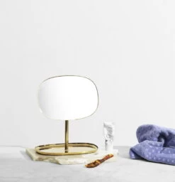 Normann Copenhagen Flip Kosmetikspiegel, Messing -Allgemeiner Haushaltswarenladen 371999 Normann Copenhagen Flip Mirror Brass 04