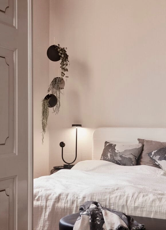 AYTM Globe Blumentopf Zum Aufhängen, Klein, Taupe - Gold 4 AYTM Globe Blumentopf Zum Aufhängen, Klein, Taupe - Gold – Bild 2