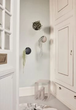 AYTM Globe Blumentopf Zum Aufhängen, Klein, Schwarz - Gold 11 AYTM Globe Blumentopf Zum Aufhängen, Klein, Schwarz - Gold -Allgemeiner Haushaltswarenladen AYTM 04 401