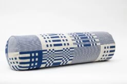 Tilkku Kissenrolle, Blau 7 Tilkku Kissenrolle, Blau -Allgemeiner Haushaltswarenladen Johanna Gullichsen Tube cushion Tilkku blue 3