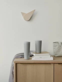 Stelton Birdie Wanduhr, Puderblau 8 Stelton Birdie Wanduhr, Puderblau -Allgemeiner Haushaltswarenladen LS 360 1 361 1 466 2 Carrie light grey Birdie powder