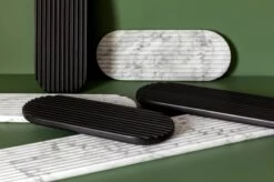 Northern Podium Brett, 65 cm, Basalt, Schwarz 7 Northern Podium Brett, 65 cm, Basalt, Schwarz -Allgemeiner Haushaltswarenladen Podium black white group landscape Northern ph PO Solvberg High res